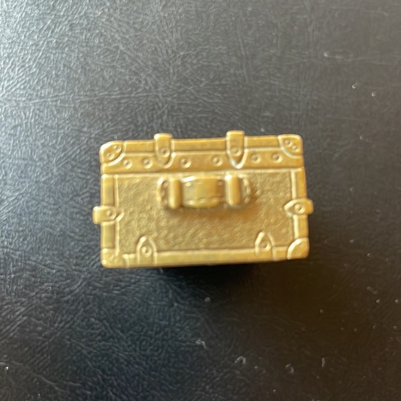 Louis Vuitton trunk paperweight. - Picture 4 of 12